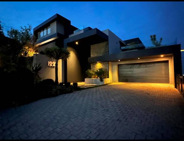 6 BEDROOM HOUSE FOR SALE IN FEATHERBROOKE ESTATE